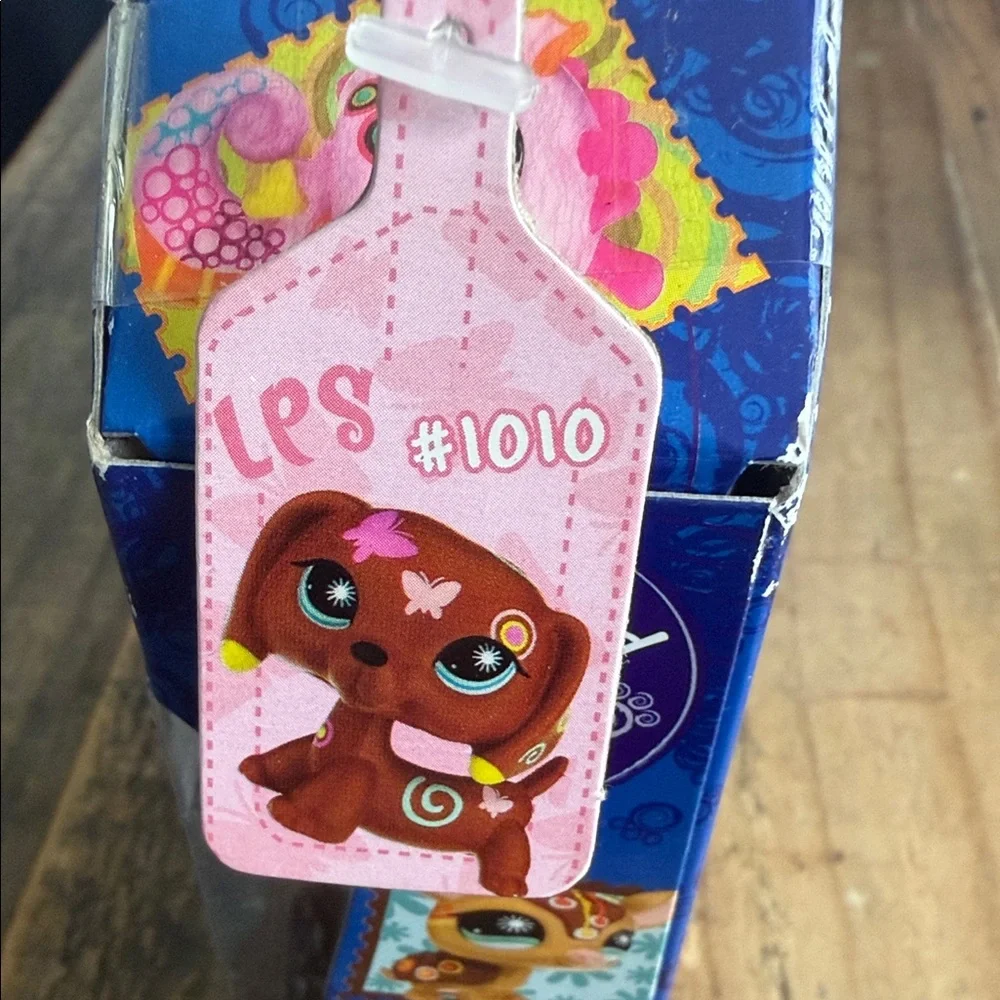 Littlest Pet Shop Dachshund 1010 Postcard Pets 2008 with bowl & snorkel mask